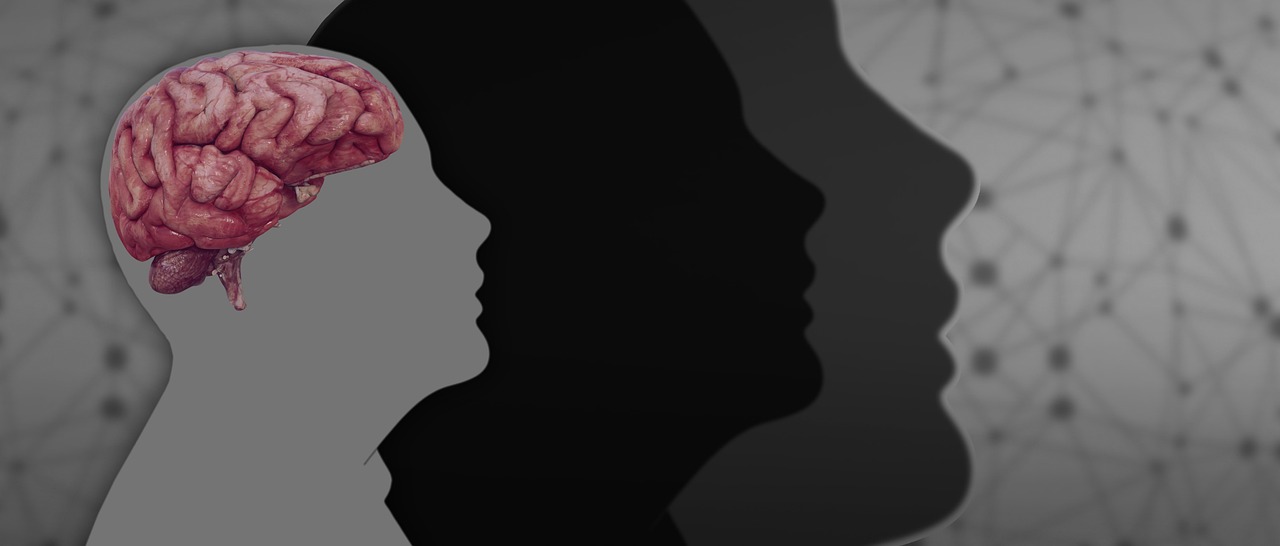 praticien en psychologie énergétique spécialisé dans l'équilibre émotionnel et le bien-être grâce à des techniques innovantes combinant esprit et énergie.