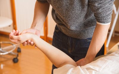 Devenir thérapeute : les formations incontournables pour réussir